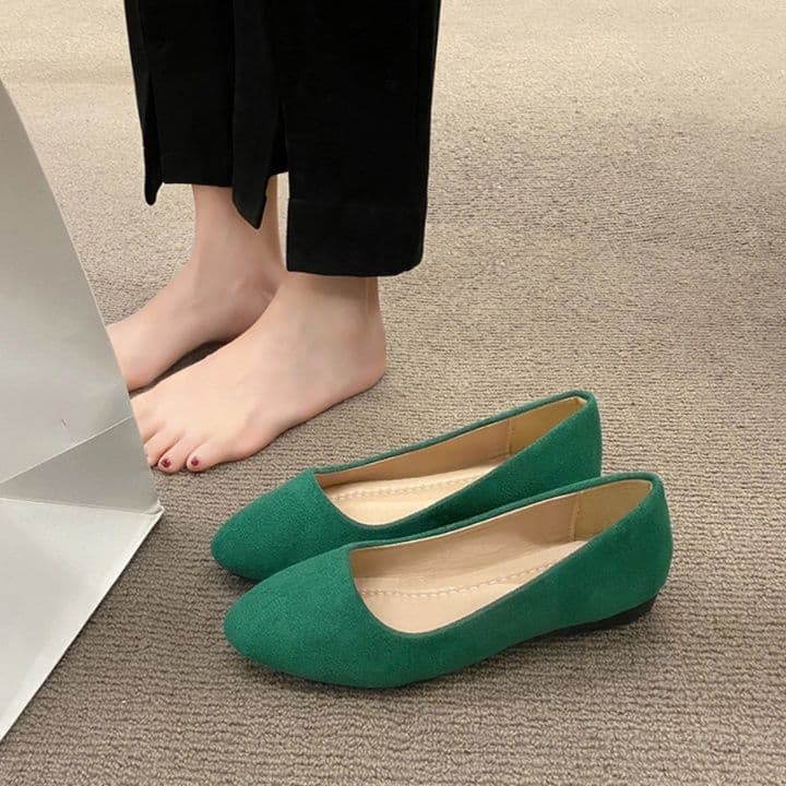 スエード靴 上品な足元を演出するスエード素材の快適パンプス