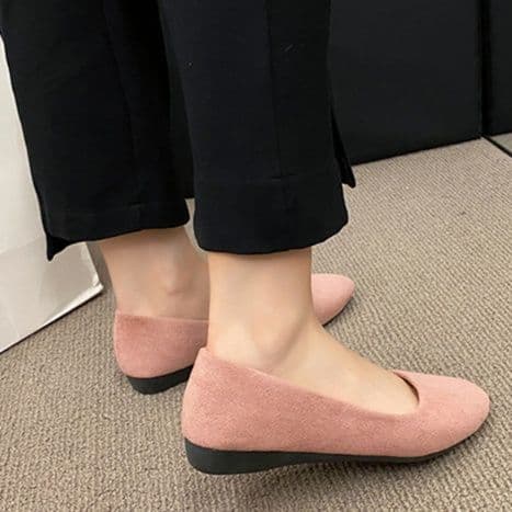 スエード靴 上品な足元を演出するスエード素材の快適パンプス