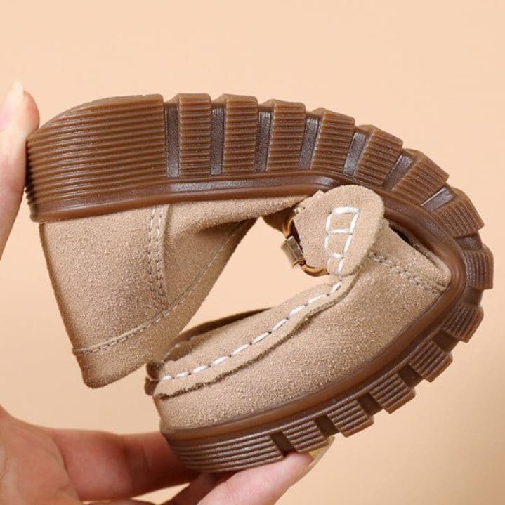 スエード靴 金具付きモカシン風スエード靴スリッポン