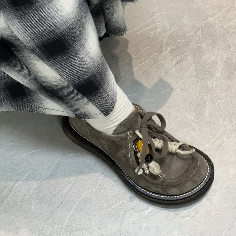 スエード靴 ビーズ飾り付きモカシンシューズ
