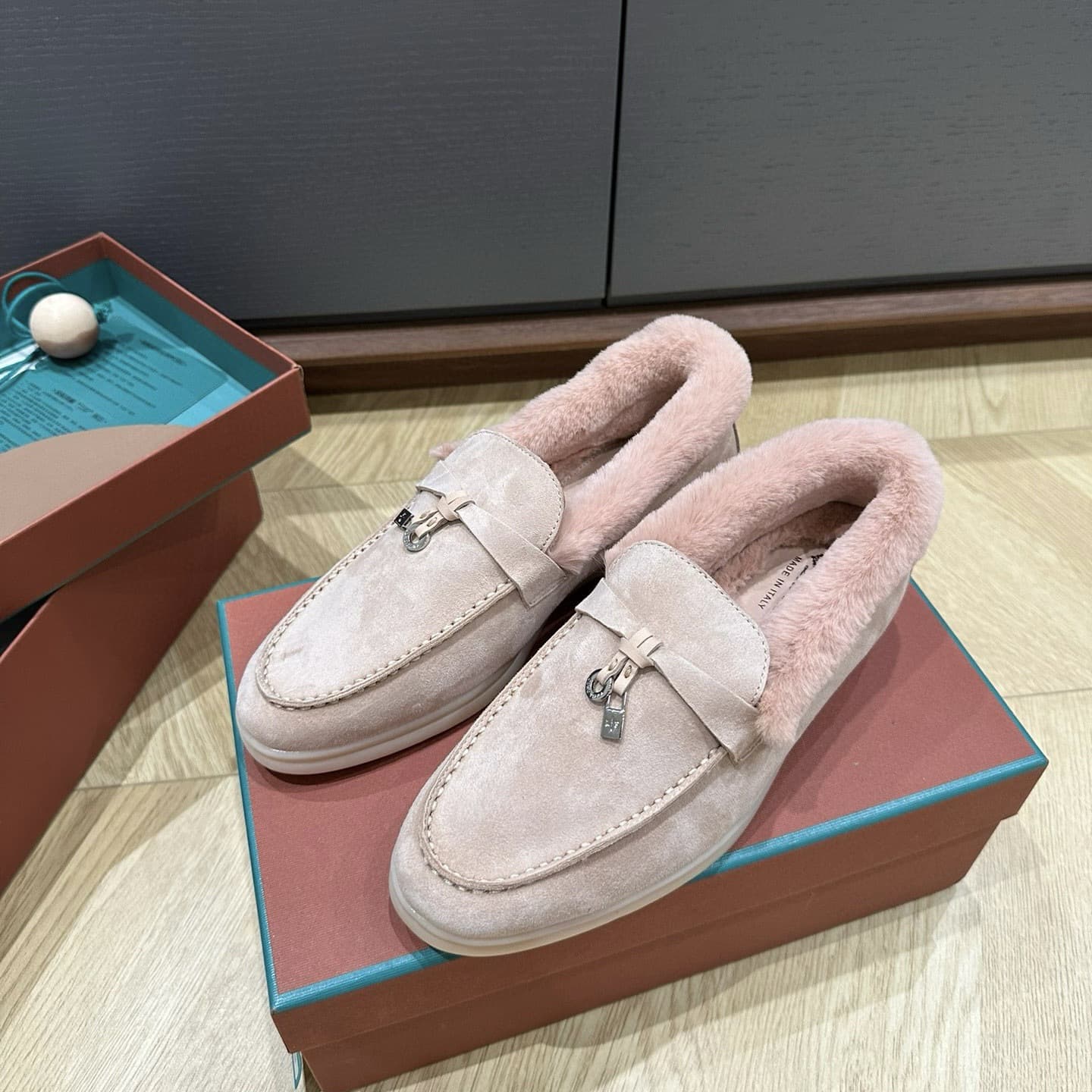 スエード靴 もこもこファーローファー